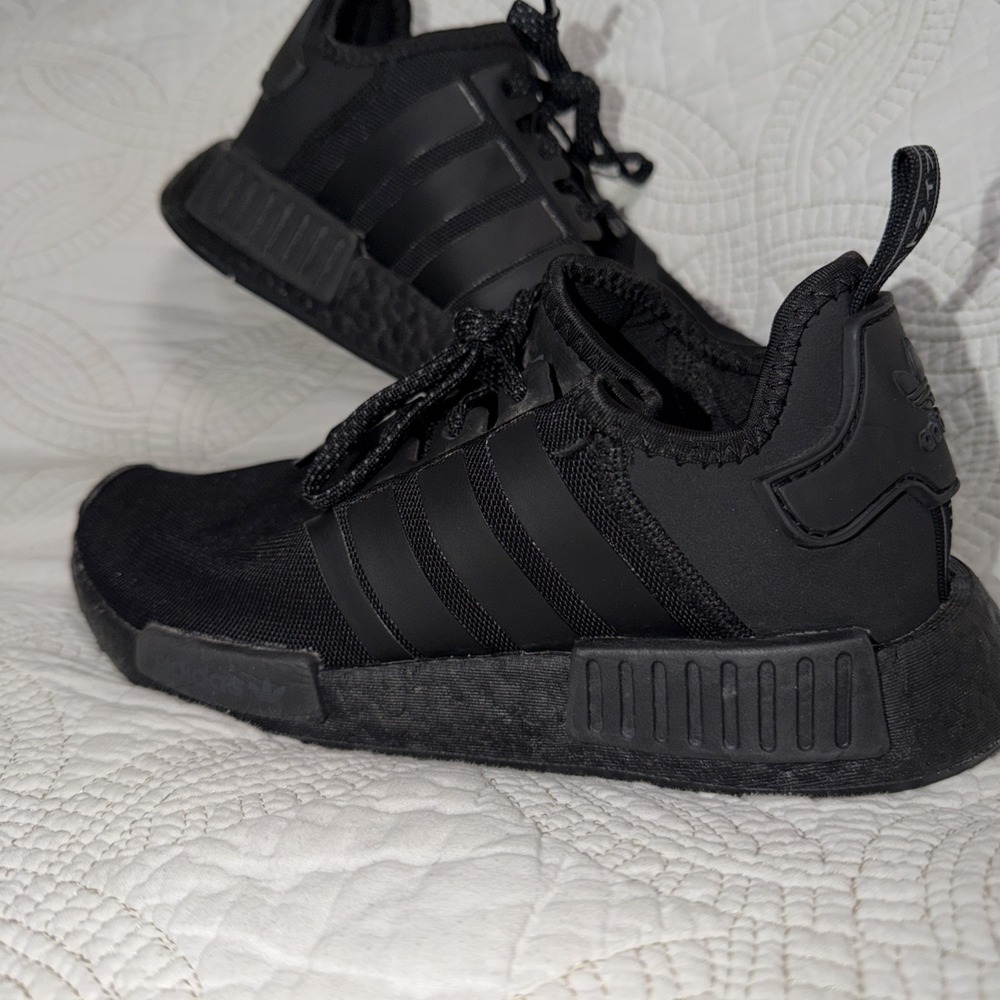 Adidas NMD R1 Triple Black Men's Size 6.5 Trendy Light Weight Fashion Shoes